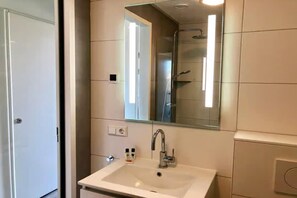 Shower, hair dryer - Apartment by the dunes in Zoutelande (Zoutelande)
