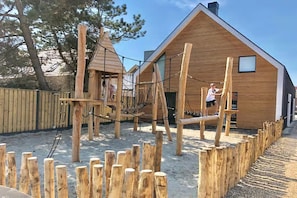Children’s area - Cozy lodge in the center of Zoutelande. (Zoutelande)