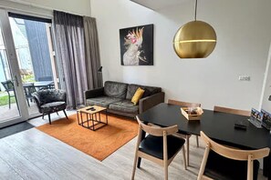 Smart TV - Cozy 4-person lodge in tiny house style. (Zoutelande)