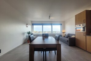 Dining - Bright central apartment in Middelkerke. (MIDDELKERKE)