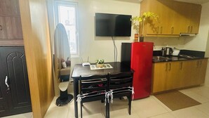 Fridge, stovetop - Happy 1br Pasay Apartment for Rent -Peaceful Oasis in the City near Mall Of Asia (Pasay City)