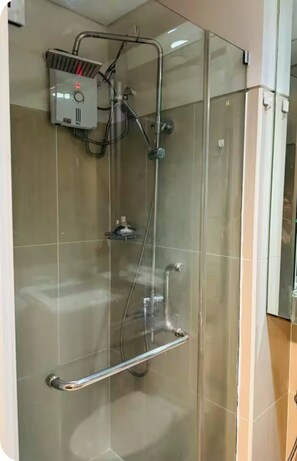 Shower - idyllic Apartment for Rent - Perfect for Short-Term Stay Front of Mall of Asia (Pasay City)