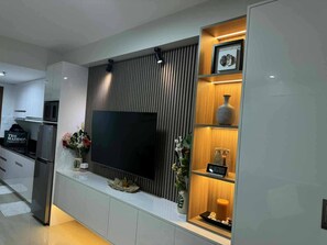 Fridge, microwave, cookware/dishes/utensils - Chic Retreat  in Pasay City - Scandinavian with Balcony facing Mall Of Asia (Pasay City)