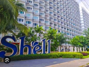 Exterior - Chic Retreat  in Pasay City - Scandinavian with Balcony facing Mall Of Asia (Pasay City)