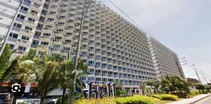 Exterior - Chic Retreat  in Pasay City - Scandinavian with Balcony facing Mall Of Asia (Pasay City)