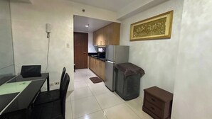 Dining - Dainty Pasay City Apartment for Rent - Entire House Front of Mall of Asia (Pasay City)