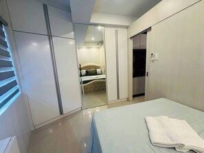 2 bedrooms, Internet - Quaint 2BR Connected Apartment in Pasay City - Perfect for Families front of MOA (Pasay City)
