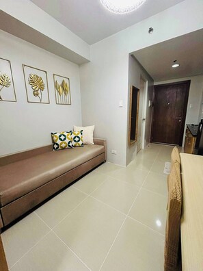 TV - Vibrant Pasay City Apartment for Rent - Perfect Home Base front of Mall of Asia (Pasay City)