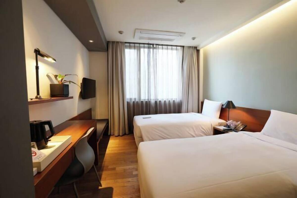 In-room safe, desk, blackout drapes, soundproofing