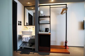 標準雙人房 | 客房內保險箱、書桌、遮光布/窗簾、隔音