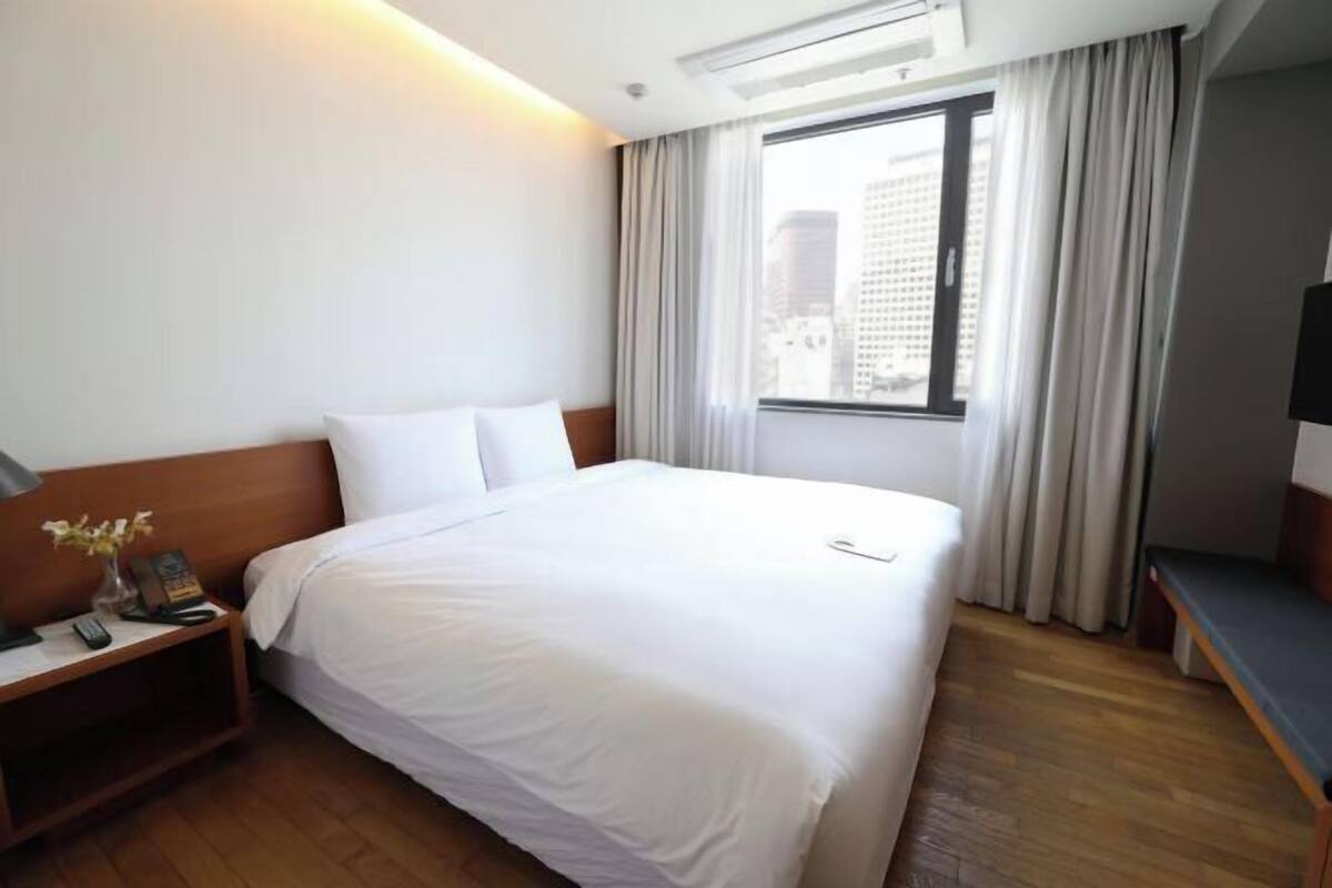 In-room safe, desk, blackout drapes, soundproofing
