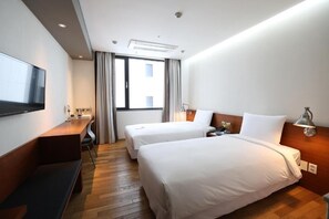 Adjoining Room | In-room safe, desk, blackout drapes, soundproofing - SEOUL HOTEL SHINSHIN (Seoul)
