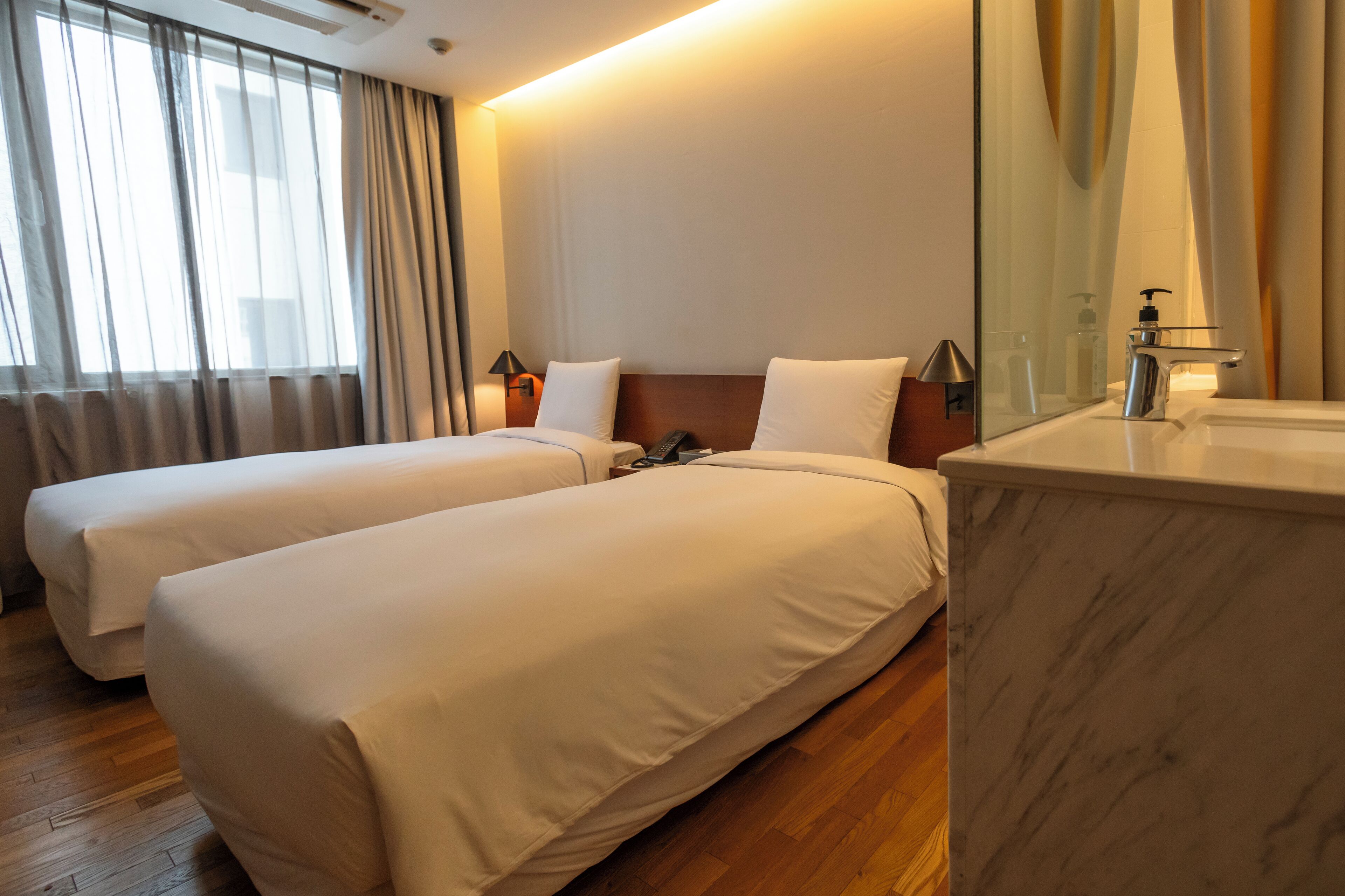 Standard Twin Room | In-room safe, desk, blackout drapes, soundproofing