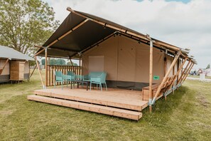 Outdoor dining - Safari tent for 6 people (Kesteren)