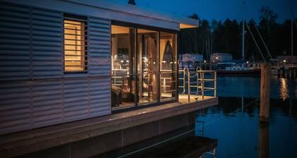 Geräumiges Hausboot in Peenemünde