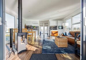 Smart TV, fireplace - Bright Base with Coastal Access (Ribnitz-Damgarten)