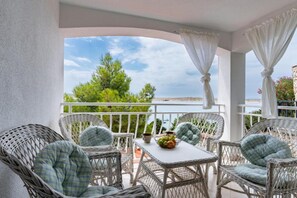 Outdoor dining - One Bedroom Apartment With Terrace (Novalja)