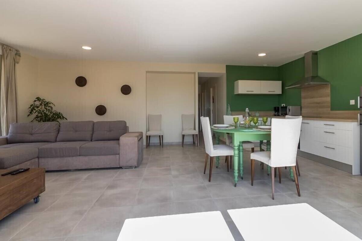 Appartement, vue jardin | Coffres-forts dans les chambres