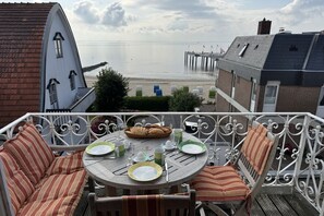 Outdoor dining - Sandwall 14, Whg. 6, Sandwallkoje - Holiday apartment with 3 rooms on the Sandwall (Wyk auf Föhr)