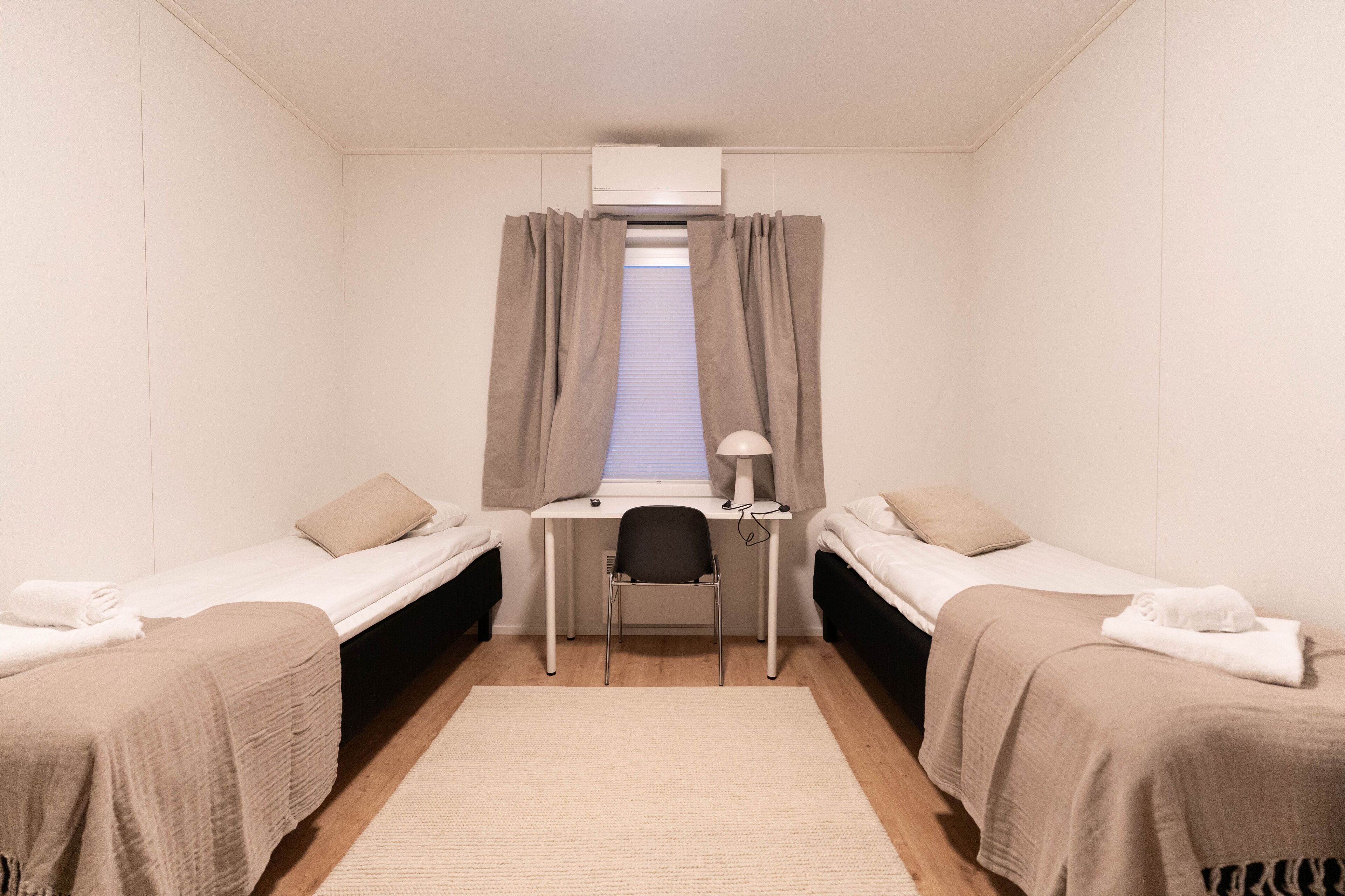 Basic Twin Room | Desk, laptop workspace, free WiFi