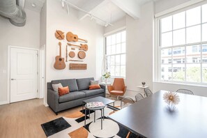 Apartment, Multiple Beds, Kitchen, City View (The 333 Suites 303) | Interior