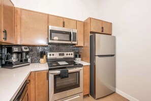 Apartment, Multiple Beds, Kitchen, City View (The 333 Suites 303) | Private kitchen