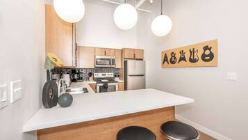 Apartamento, várias camas, cozinha, vista para a cidade (The 333 Suites 303) | Cozinha privada