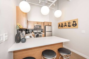 Apartamento, várias camas, cozinha, vista para a cidade (The 333 Suites 303) | Cozinha privada