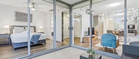 2 多间卧室、办公桌、熨斗/熨衣板、WiFi