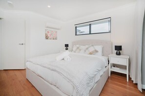 4 quartos, ferros/tábuas de passar roupa, Wi-Fi, roupa de cama