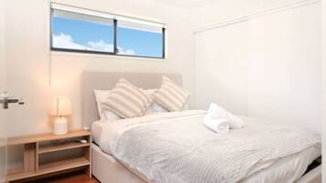 4 bedrooms, iron/ironing board, WiFi, bed sheets