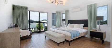 4 soveværelser, skrivebord, strygejern/strygebræt, Wi-Fi