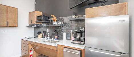 Studio, 1 Queen Bed, Kitchen, City View (The 333 Suites 304) | Private kitchen