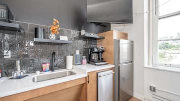 Studio, 1 Queen Bed, Kitchen, City View (The 333 Suites 304) | Private kitchen