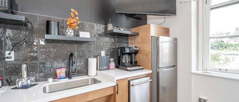 Studio, 1 Queen Bed, Kitchen, City View (The 333 Suites 304) | Private kitchen