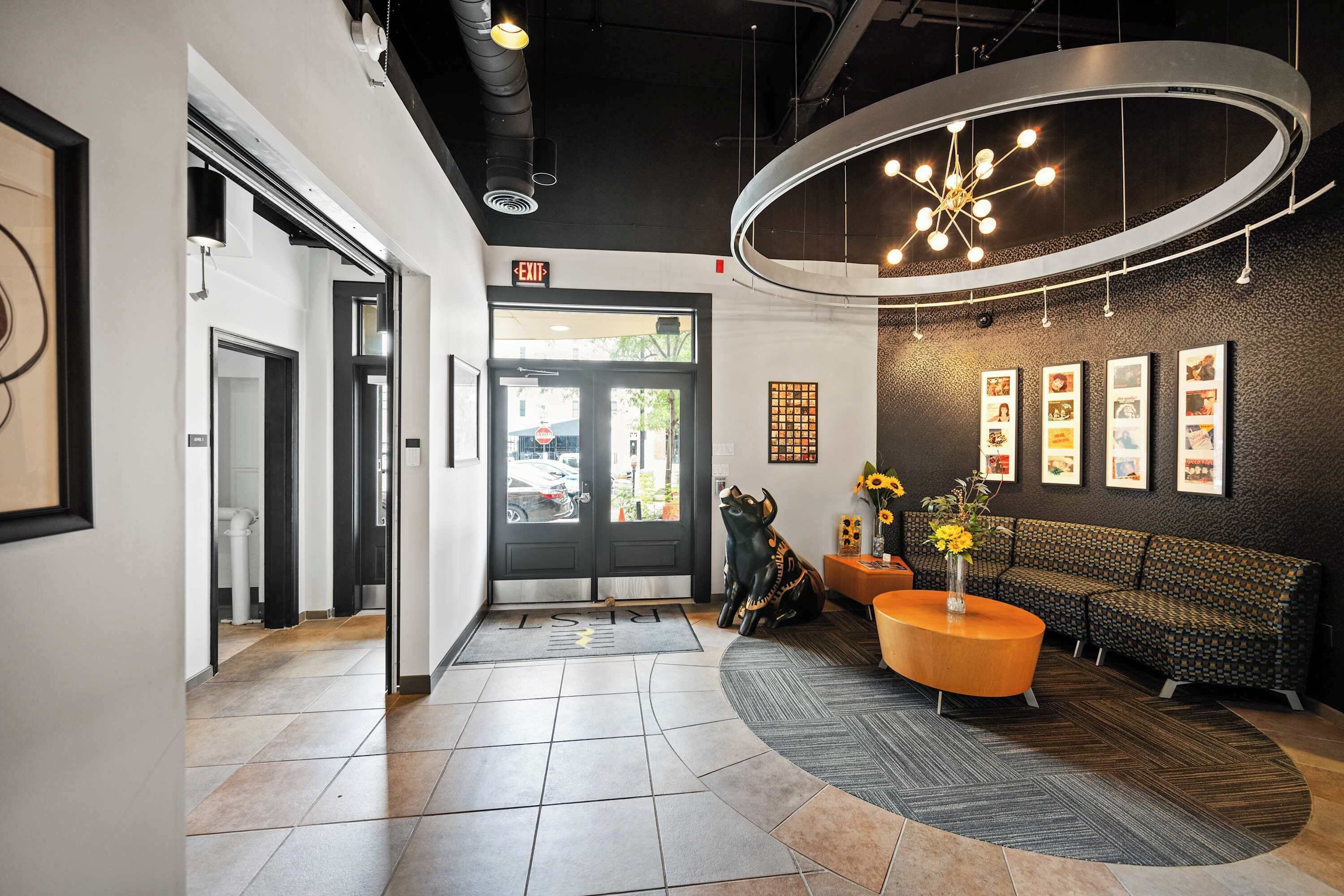 Studio, 1 Queen Bed, Kitchen, City View (The 333 Suites 304) | Lobby