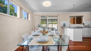 Dining - Modern 4BR Family Retreat | Prime Robertson Place (Robertson)