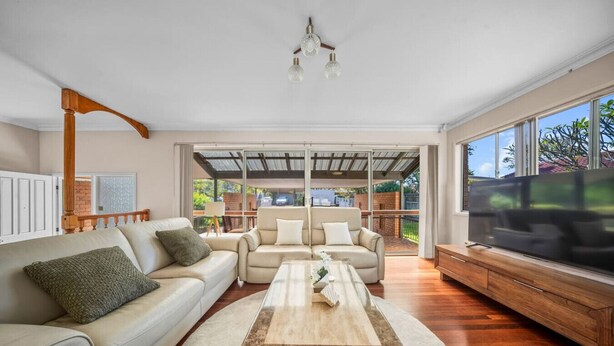 TV - Modern 4BR Family Retreat | Prime Robertson Place (Robertson)