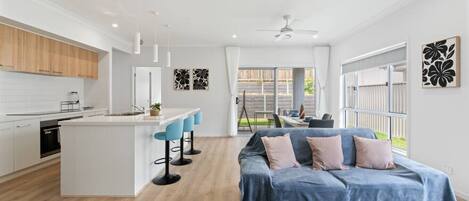 المنشأة من الداخل