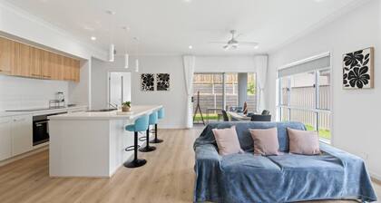 Modern House w/ Patio & Family Comfort