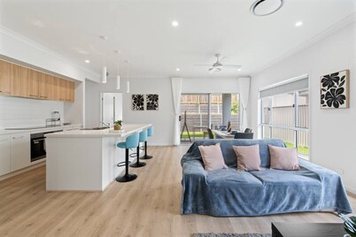 Modern House w/ Patio & Family Comfort