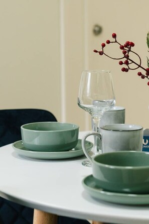 Dining - Cozy Little Charm Unit in Eight Miles Plain (Eight Mile Plains)