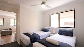 2 habitaciones, tabla de planchar con plancha, wifi y ropa de cama