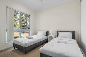 2 dormitorios, tabla de planchar con plancha, wifi y ropa de cama