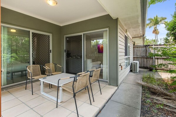 تناول الطعام بالخارج