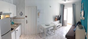 Apartment, 1 Bedroom, Balcony, City View | Private kitchen - Apartamento Mar del Sur (Arona)