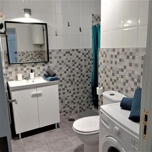 Apartamento, 1 quarto, sacada, vista para a cidade | Banheiro