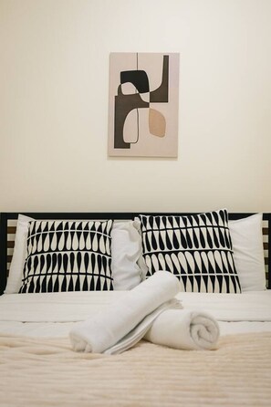 2 habitaciones, tabla de planchar con plancha, wifi y ropa de cama 