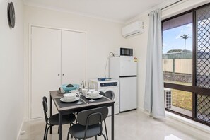 Dining - Affordable Comfort | Cozy Stay with All Essentials (Eight Mile Plains)