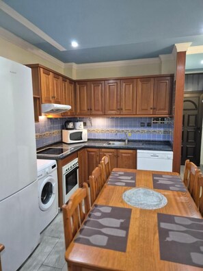 Appartement, 1 chambre, terrasse, vue sur le jardin | Cuisine privée